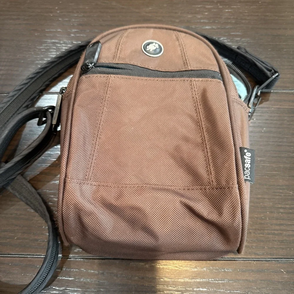 Pacsafe brown metrosafe